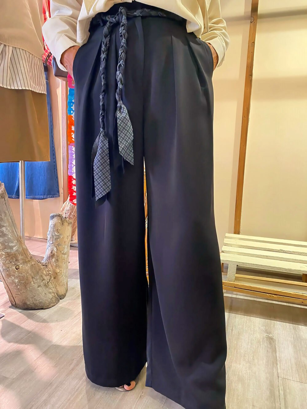 Pantalón  negro cinturón trenza